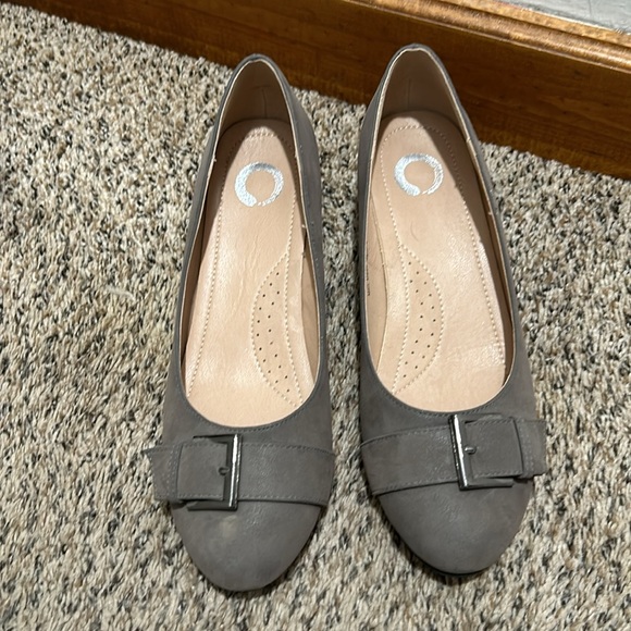 Size 8 Journeys gray dress shoes - Picture 3 of 5